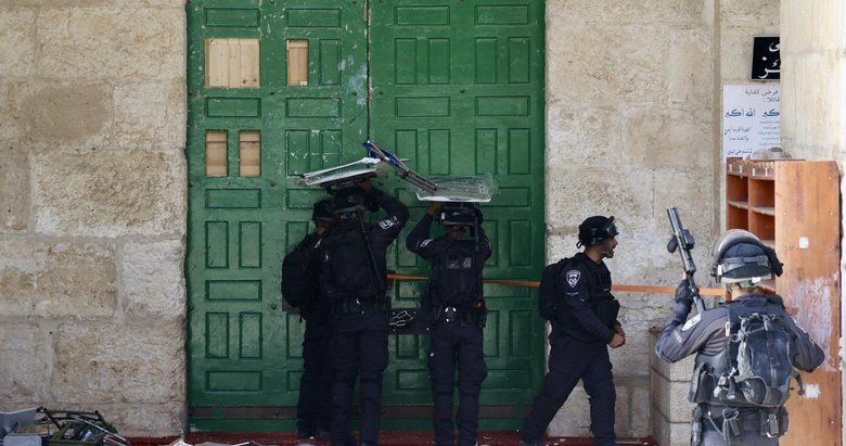 İsrailli işgalcilerden Mescid-i Aksa’ya baskın