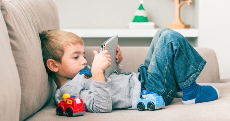 Çocuklarımızı ’dijital dadılar’ın elinden kurtaralım