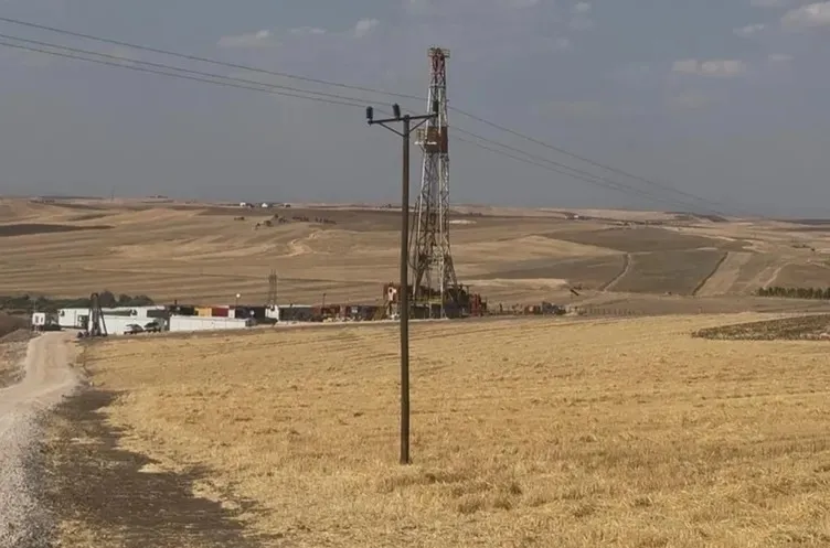kaya-petrolunde-ilk-mujde-geldi-4-bin-metre-derinlikten-cikariliyor-1787465029017.jpeg