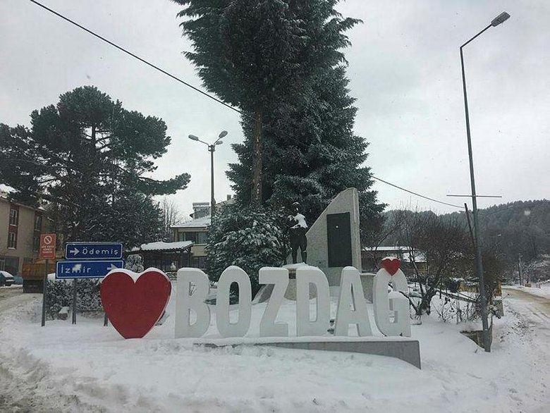 İzmir Bozdağ’da kar kalınlığı 25 santimetreye ulaştı