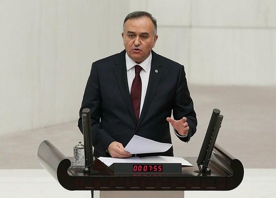MHP’li Erkan Akçay: CHP Grup Başkanvekili Özgür Özel, terör destekçilerine sahip çıkıyor