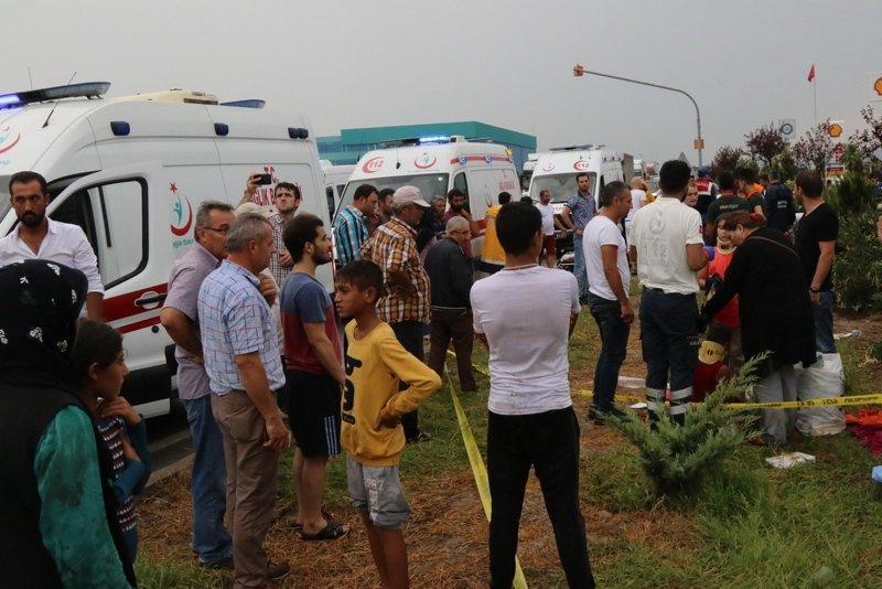 Manisa’da yolcu otobüsü devrildi