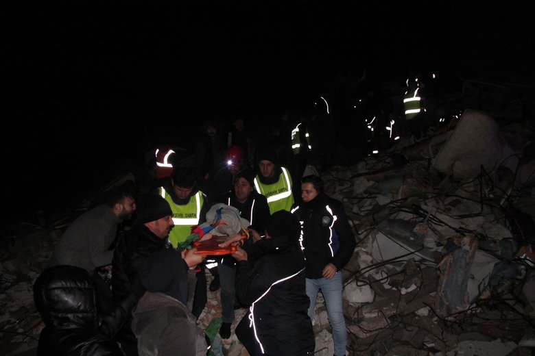 Son dakika: Depremde can kaybı artıyor