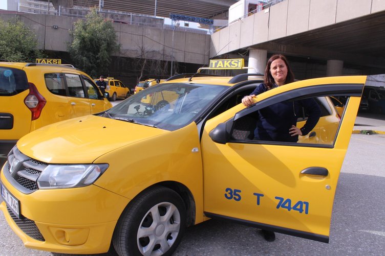 İzmirli taksici Sevim, yolların tozunu attırıyor!