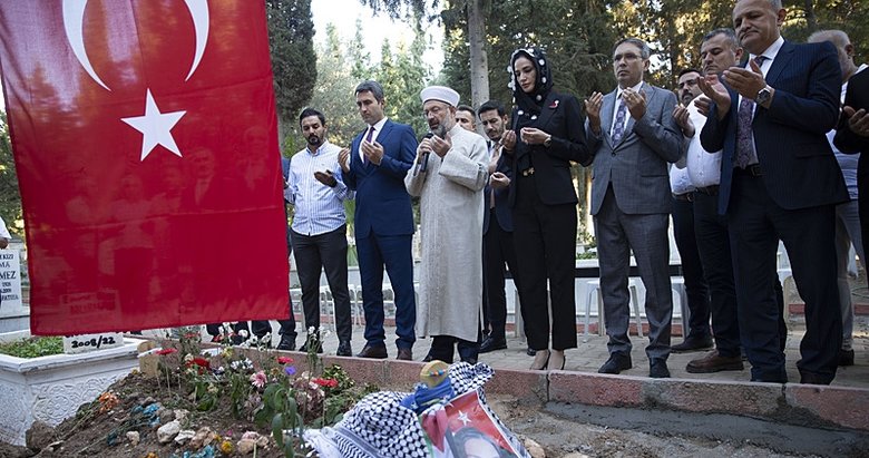 Prof. Dr. Ali Erbaş’tan Ayşenur’un mezarına ziyaret