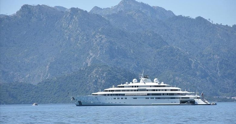 Mega yat Golden Odyssey Marmaris Körfezi’ne demirledi