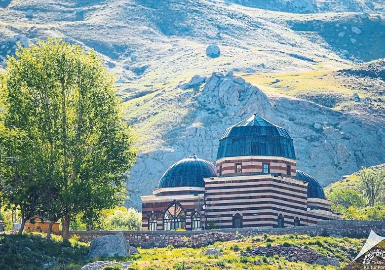 Ağrı efsanesi gezginleri bekliyor