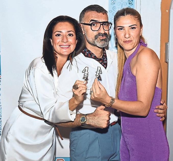 44. yaşa 4/4’lük kutlama