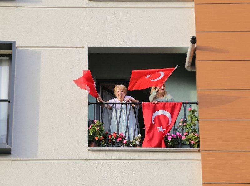 Tüm Türkiye İstiklal Marşını okudu! İşte birbirinden güzel manzaralar