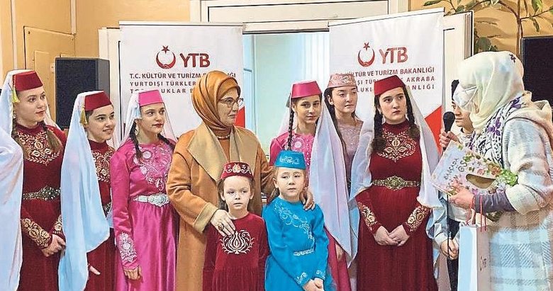 Emine Erdoğan’dan Ukrayna’da miniklere Tatarca çocuk kitapları