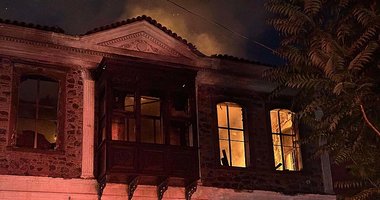 İzmir’de tarihi binada çıkan yangın kontrol altına alındı