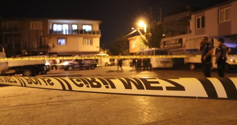 İzmir’de sokak ortasında bıçaklı, silahlı kavga: 1’i ağır 4 yaralı