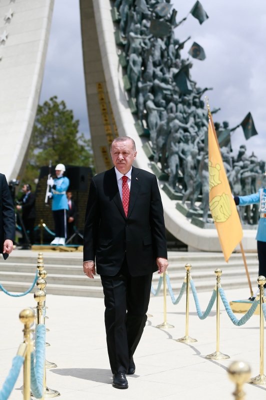 Başkan Erdoğan 15 Temmuz Anıtı başında dua etti