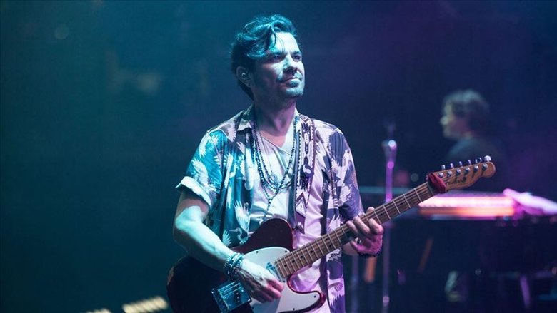 Ünlüler 2025 için kutlama mesajları paylaştı: Mutlulukların paylaşıldığı bir yıl olsun