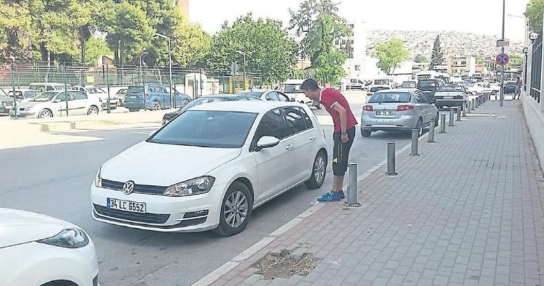 İzmir’de korsan otoparkçılara nefes aldırmıyorlar