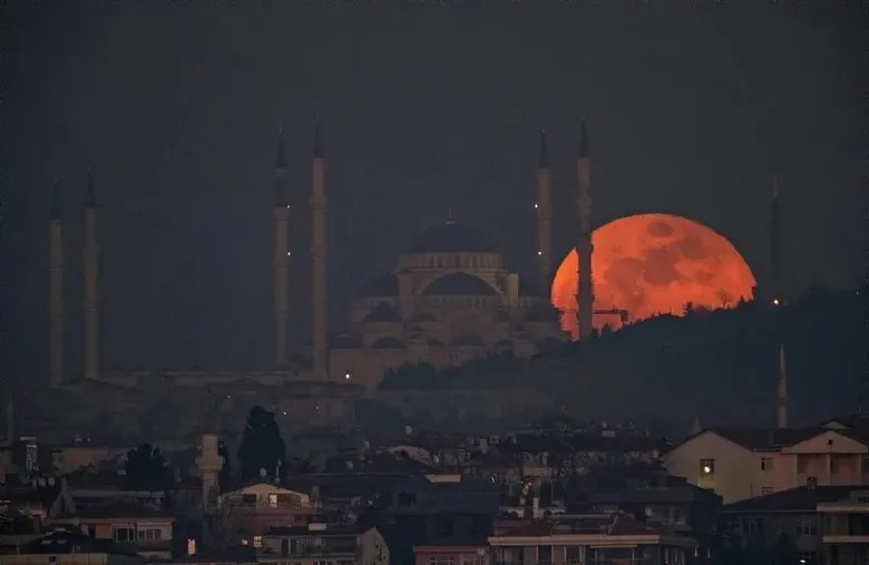 28 Ağustos’a dikkat! KANLI AY TUTULMASI NE ZAMAN, SAAT KAÇTA?