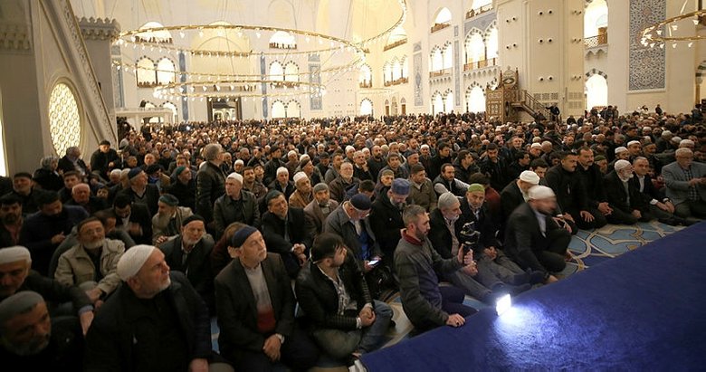 İzmir cuma namazı saati 24 Ocak! İzmir’de cuma namazı saat kaçta?