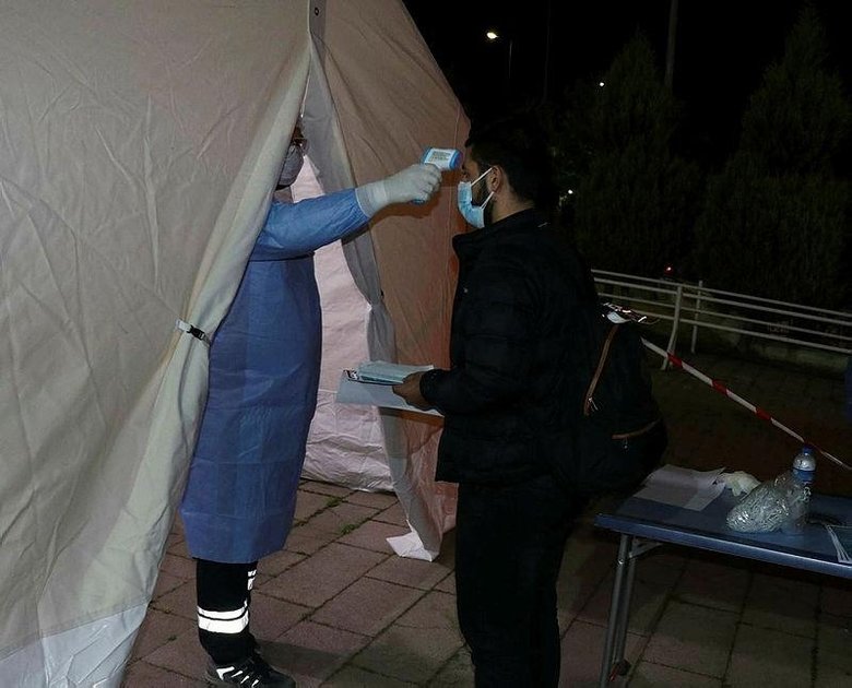 Ukrayna’dan getirilen 298 Türk vatandaşı Manisa’daki yurtta karantinaya alındı