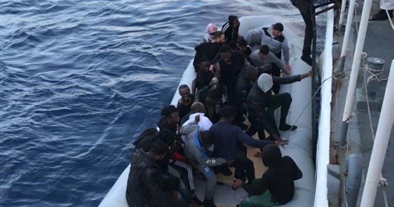 Çanakkale’de Türk kara sularına geri itilen 36 sığınmacı kurtarıldı