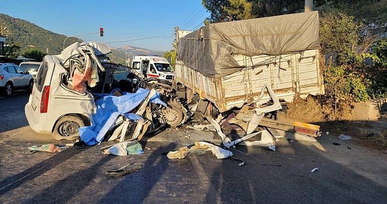 Manisa’da korkunç kaza! 4 kişi hayatını kaybetti