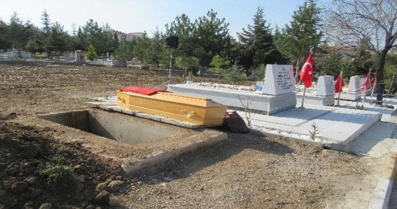 Şehit cenazesi 22 yıl sonra silah arkadaşlarının yanına defnedildi