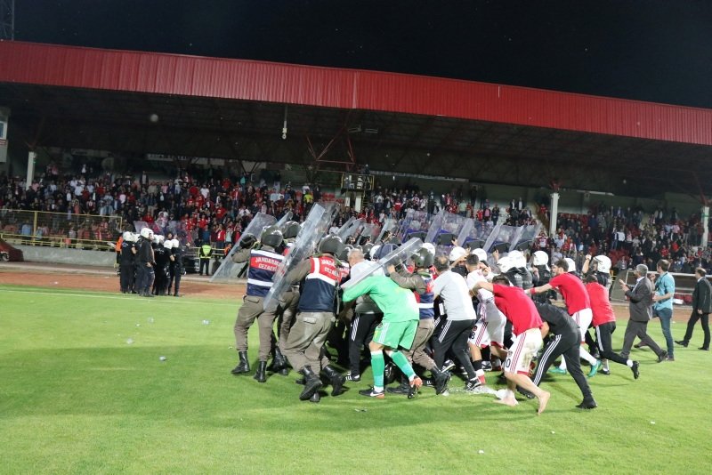 Bolu’da maç sonu olaylar çıktı