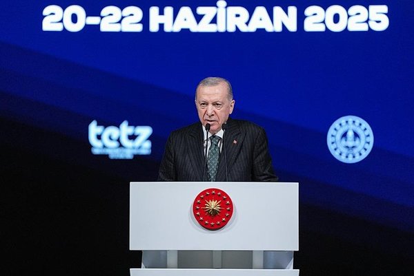 baskan-erdogan-cocuklarimizi-dijital-derebeylerin-insafina-terk-edemeyiz-1750433707266.jpeg