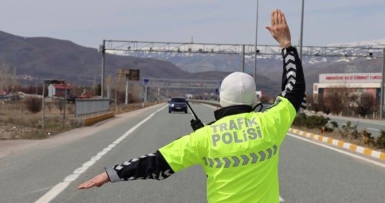 Polisin ’dur’ ihtarına uymadı, hayatının hatasını yaptı: Yüz binlerce lira ceza kesildi!