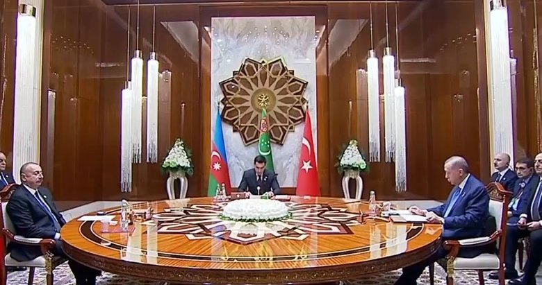 Başkan Erdoğan Türkmenistan’da! Türkiye-Azerbaycan-Türkmenistan Üçlü Devlet Başkanları Zirvesi’ne katıldı
