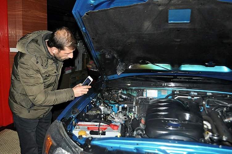 Manisa’da 3 otomobil kundaklandı!