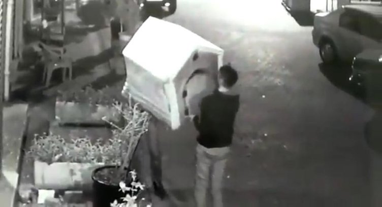 İzmir’de akılalmaz olay! Köpeği uyandırıp...