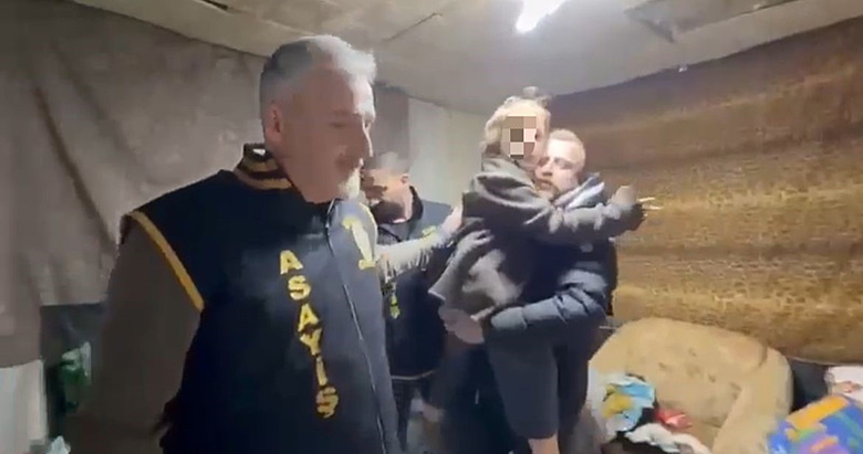 7 yıl sonra çöp evin içinde bulunmuştu! Babaanne torununu nasıl sakladığını anlattı!