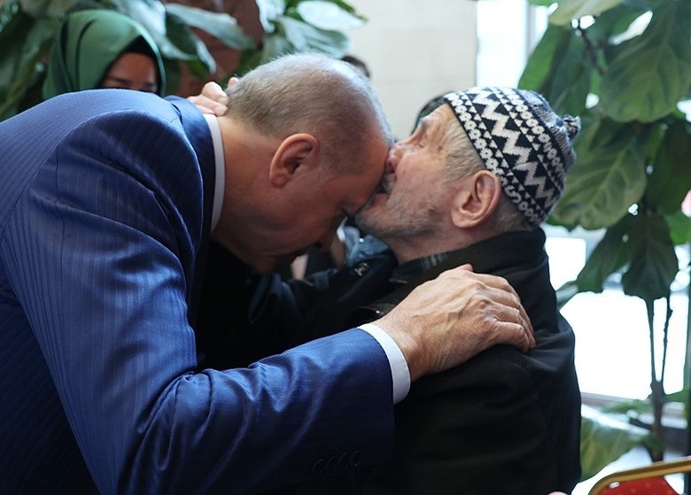 Başkan Erdoğan MYK öncesi Düzce’den gelen vatandaşlarla sohbet etti