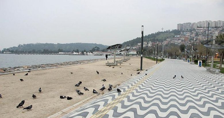 Izmir De Sahil Ve Pazar Yerleri Bos Kaldi Izmir Haberleri