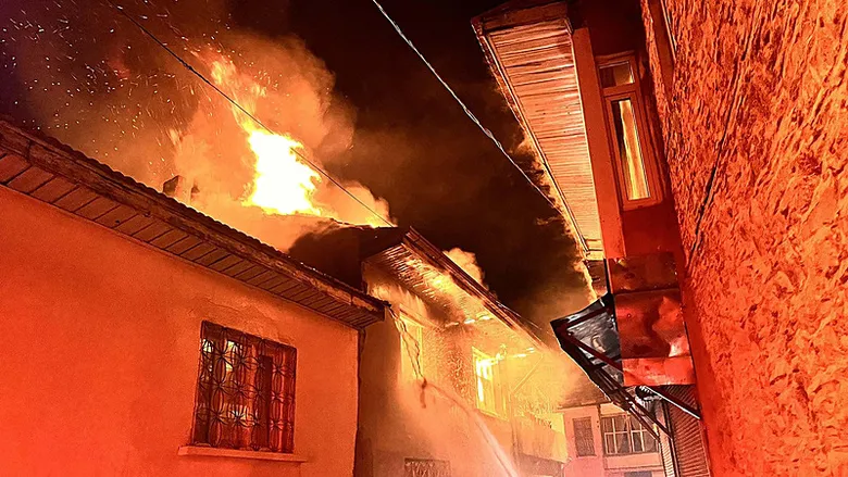 Manisa’da acı olay! Evinin küle dönüşünü izlerken fenalaşan Metin Balcı’dan acı haber