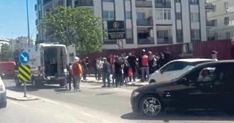 İzmir’de sokakta bıçak ve silahla yaralanan kişi öldü