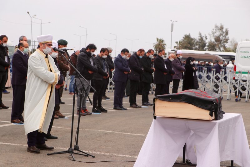 BTP Genel Başkanı Haydar Baş son yolculuğuna uğurlandı! Haydar Baş’ın cenaze töreninde dikkat çeken kare