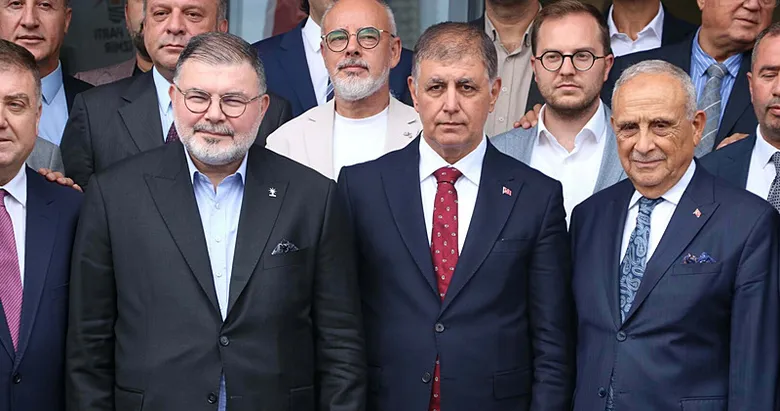 İzmir Büyükşehir Belediye Başkanı Tugay, AK Parti İzmir İl Başkanlığını ziyaret etti