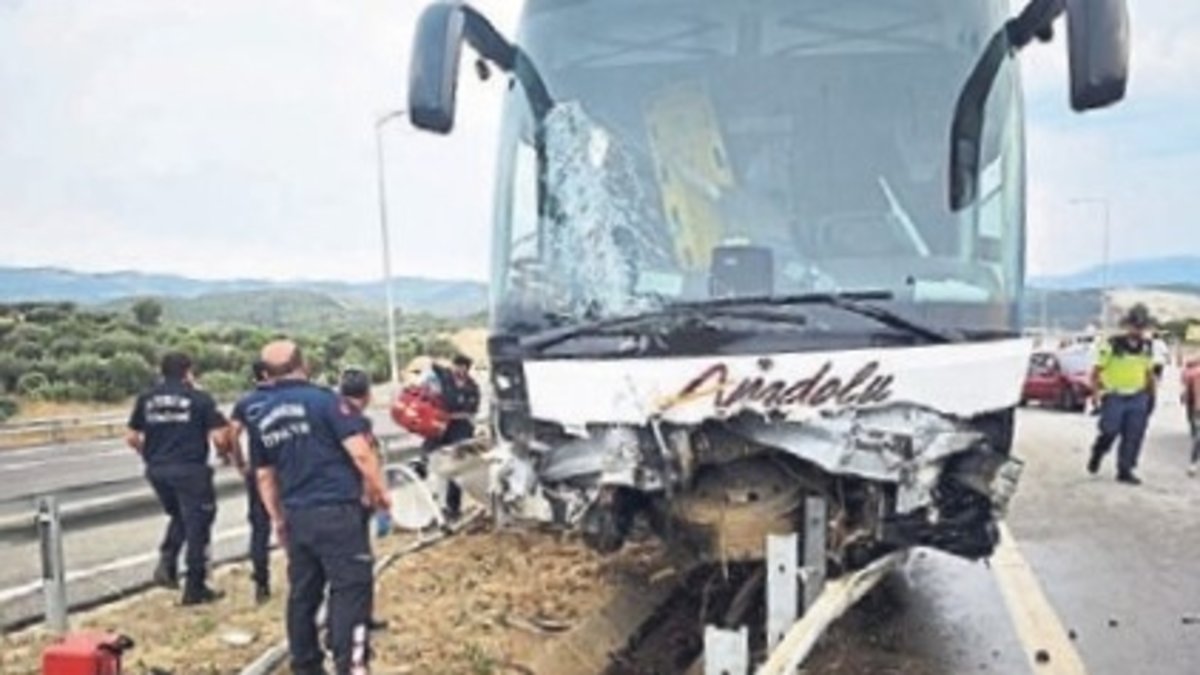 Kazada muavinin bacağı koptu