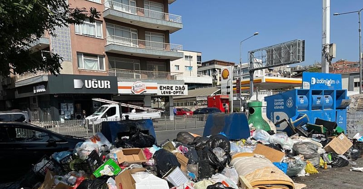 İzmir Buca Belediyesi'nde işçilerin eylemi devam ediyor! Sokaklar yürünemez halde… Her yer çöp!