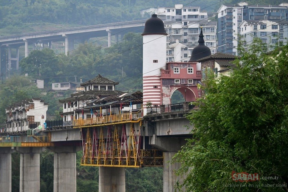 Çin’deki köprü görenleri hayrete düşürüyor!