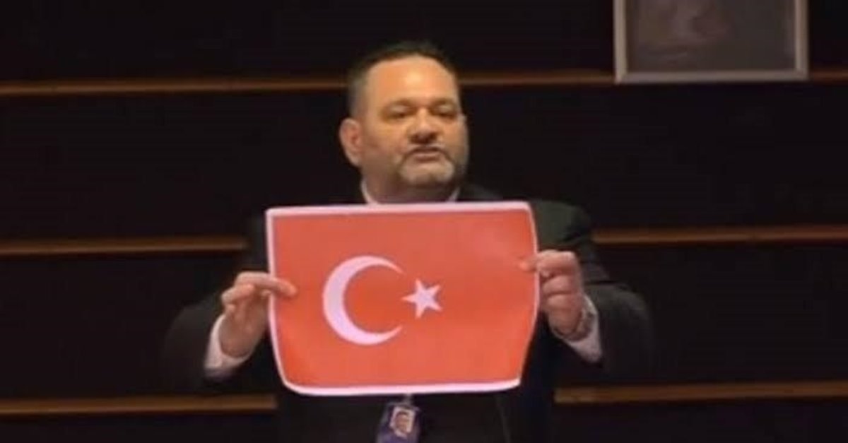 Σοκ για τον Έλληνα βουλευτή που έσκισε την τουρκική σημαία!  Το AP ανέλαβε δράση