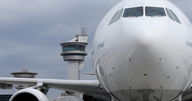 Yeni Zelanda’da uçağın kalkışı esnasında acil çıkış kapısını açarak atlayan yolcu yakalandı