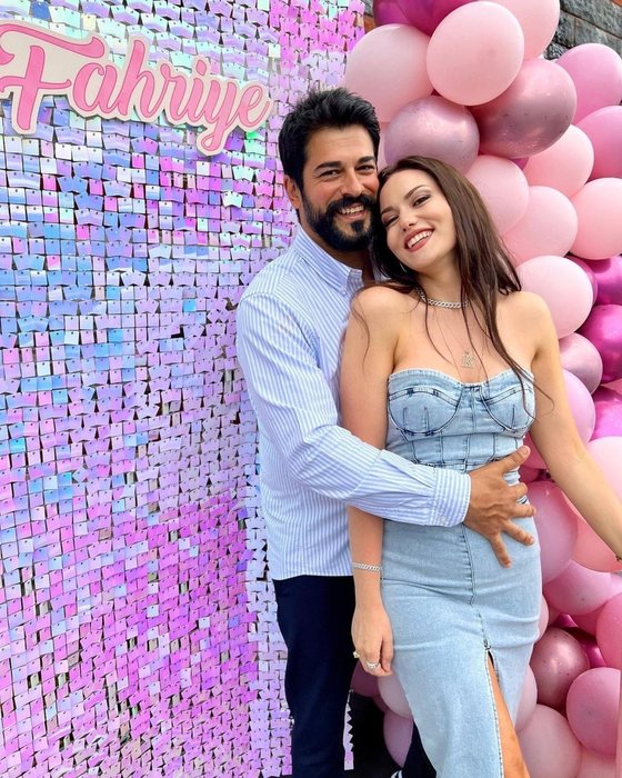 Fahriye Evcen peş peşe paylaştı: Burak Özçivit kayıtsız kalamadı