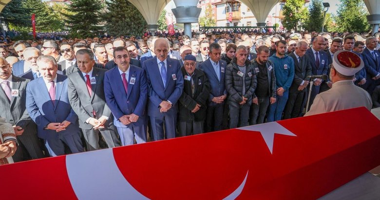 Şehit edilen taksi şoförü Murat Arslan son yolculuğuna uğurlandı