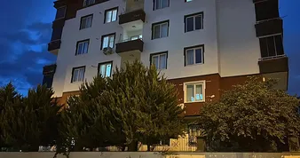 Anne,baba ve 6 yaşındaki oğulları pencereden düştü