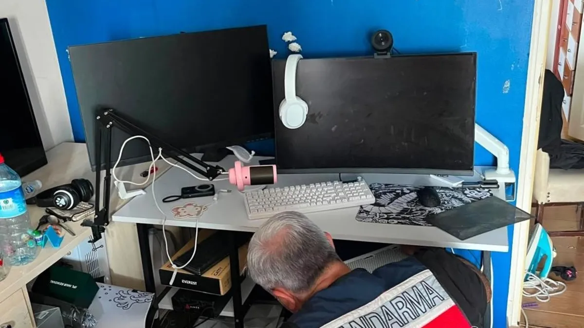 SON DAKİKA: Kredi kartı olanlar dikkat! MİT o şebekenin ipini çekti! 3 şüpheli gözaltına alındı