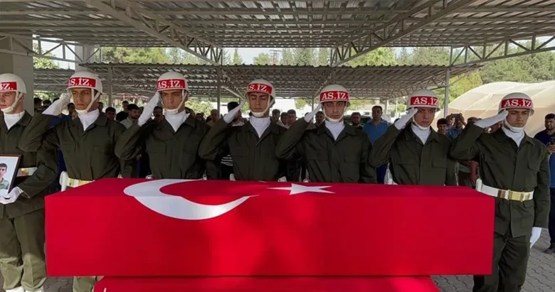Kalp krizi sonucu hayatını kaybeden emekli asker, son yolculuğuna uğurlandı