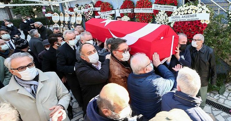İzmir’de vefat eden duayen tiyatrocu Bozkurt Kuruç, son yolculuğuna uğurlandı