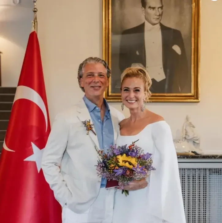 ceyda-duvencinin-son-haline-yorum-yagdi-esiyle-ilk-kez-boyle-goruntulendi-1791014274778.png